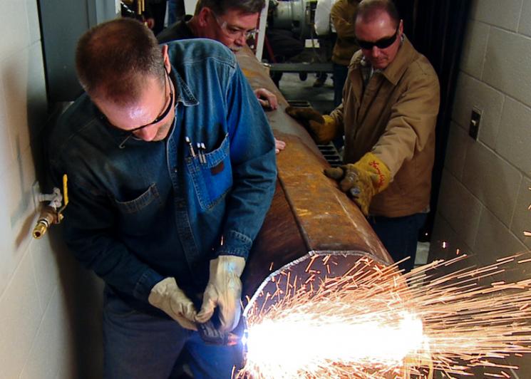 Auto industry workers retrain on wind installation in Elyria, Ohio | Energy Department Image | Photo by Quentin Kruger (Contractor) Auto industry workers retrain on wind installation in Elyria, Ohio | Energy Department Image | Photo by Quentin Kruger (Contractor)