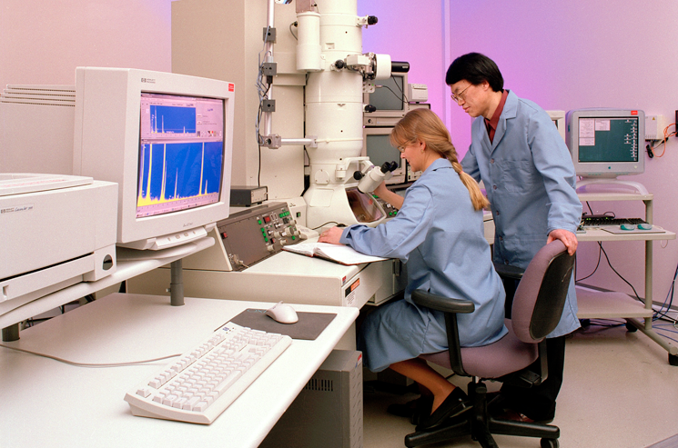 The Transmission Electron Microscope (TEM) at the William R. Wiley Environmental Molecular Sciences Laboratory at the Pacific Northwest National Laboratory is used to image metals, ceramics, minerals, nanostructured materials, and biological-related materials and tissues at atomic-bond-length resolution. | Photo of Pacific Northwest National Laboratory The Transmission Electron Microscope (TEM) at the William R. Wiley Environmental Molecular Sciences Laboratory at the Pacific Northwest National Laboratory is used to image metals, ceramics, minerals, nanostructured materials, and biological-related materials and tissues at atomic-bond-length resolution. | Photo of Pacific Northwest National Laboratory
