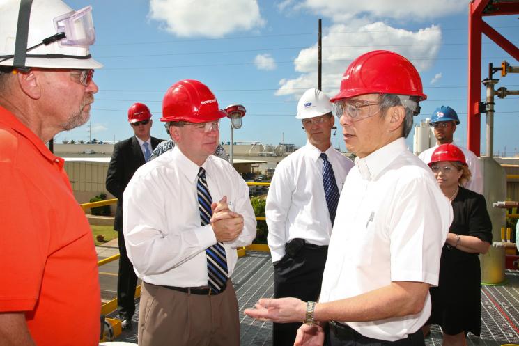 Secretary Steven Chu visited Kapolei, Hawaii, to check on the process of an integrated biorefinery project awarded $25 million through the Recovery Act to construct the facility. | Image courtesy of the Energy Department. Secretary Steven Chu visited Kapolei, Hawaii, to check on the process of an integrated biorefinery project awarded $25 million through the Recovery Act to construct the facility. | Image courtesy of the Energy Department.
