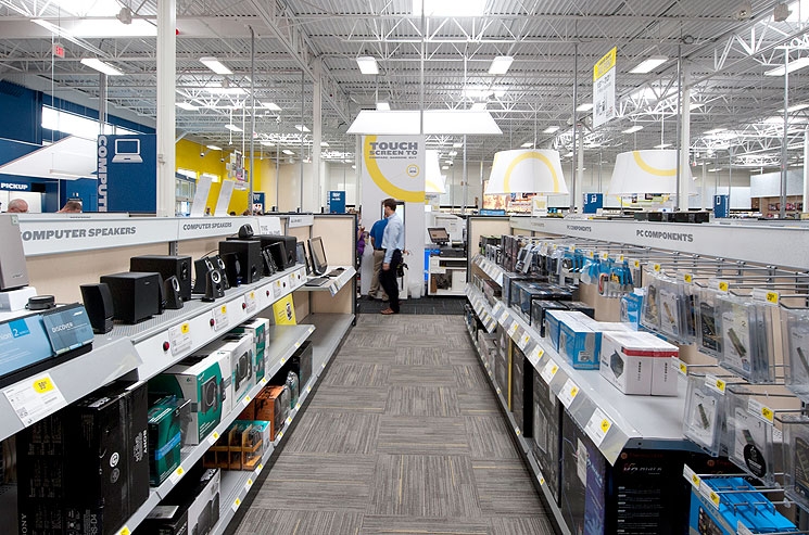 When shopping for appliances or electronics for the holidays, look for the ENERGY STAR® and EnergyGuide labels. | Photo by Dennis Schroeder, NREL 22090. When shopping for appliances or electronics for the holidays, look for the ENERGY STAR® and EnergyGuide labels. | Photo by Dennis Schroeder, NREL 22090.
