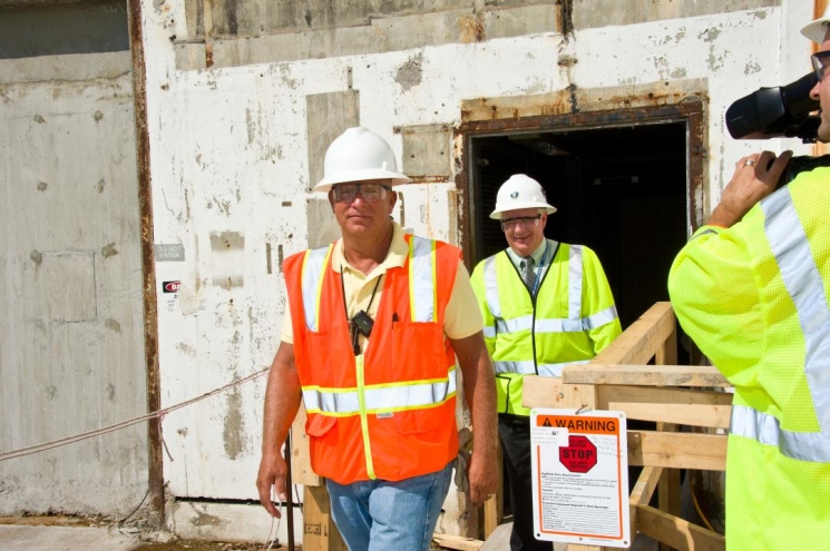 Marc Sharpe, who was a senior reactor operator at P Reactor in the mid-1980s, (left) and Dr. David Moody, U.S. Department of Energy-Savannah River Operation Office Manager, were the last people to leave P Reactor, just before the opening is welded shut. Marc Sharpe, who was a senior reactor operator at P Reactor in the mid-1980s, (left) and Dr. David Moody, U.S. Department of Energy-Savannah River Operation Office Manager, were the last people to leave P Reactor, just before the opening is welded shut.