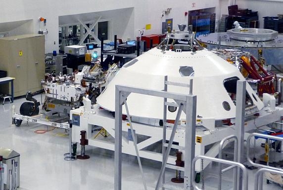 Dr. Robert C. Nelson took this photo of Curiosity, left, at NASA’s Jet Propulsion Laboratory in Pasadena, Calif., in late November 2011. Shown here is the flight hardware assembled prior to shipment to Cape Canaveral Air Force Station in Florida for the launch. Dr. Robert C. Nelson took this photo of Curiosity, left, at NASA’s Jet Propulsion Laboratory in Pasadena, Calif., in late November 2011. Shown here is the flight hardware assembled prior to shipment to Cape Canaveral Air Force Station in Florida for the launch.