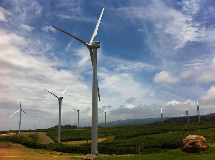 Kahuku’s supply chain includes more than 100 U.S. businesses across 20 states. The Kahuku Wind Project is expected to avoid over 40,000 metric tons of carbon dioxide annually, equivalent to the annual carbon dioxide emissions of 8,000 cars. | Image courtesy of First Wind Kahuku