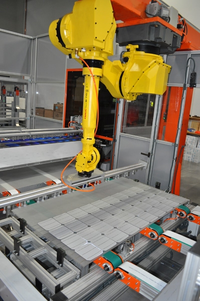 Inside the Helios Solar Works manufacturing facility. | Photo courtesy of Helios Solar Works. 