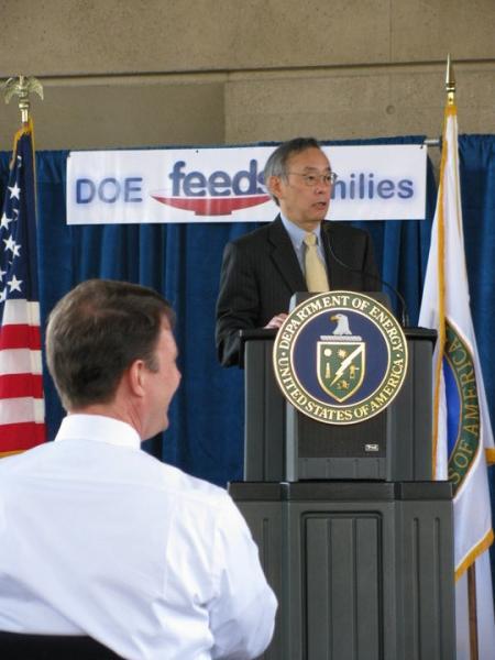 Secretary Chu and John Berry (foreground) at the Department of Energy Feds Feed Families Event.