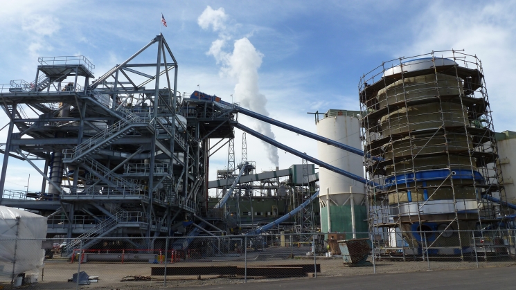 New screening equipment used to refine wood chips at the North Pacific Paper Corporation paper mill in Longview, Wash., is expected to save NORPAC 100 million kilowatt hours of electricity a year, which is enough energy to serve 8,000 Northwest homes. Construction of the chip pretreatment structure, shown here, is scheduled to be completed in 2013. | Photo courtesy of Bonneville Power Administration. New screening equipment used to refine wood chips at the North Pacific Paper Corporation paper mill in Longview, Wash., is expected to save NORPAC 100 million kilowatt hours of electricity a year, which is enough energy to serve 8,000 Northwest homes. Construction of the chip pretreatment structure, shown here, is scheduled to be completed in 2013. | Photo courtesy of Bonneville Power Administration.