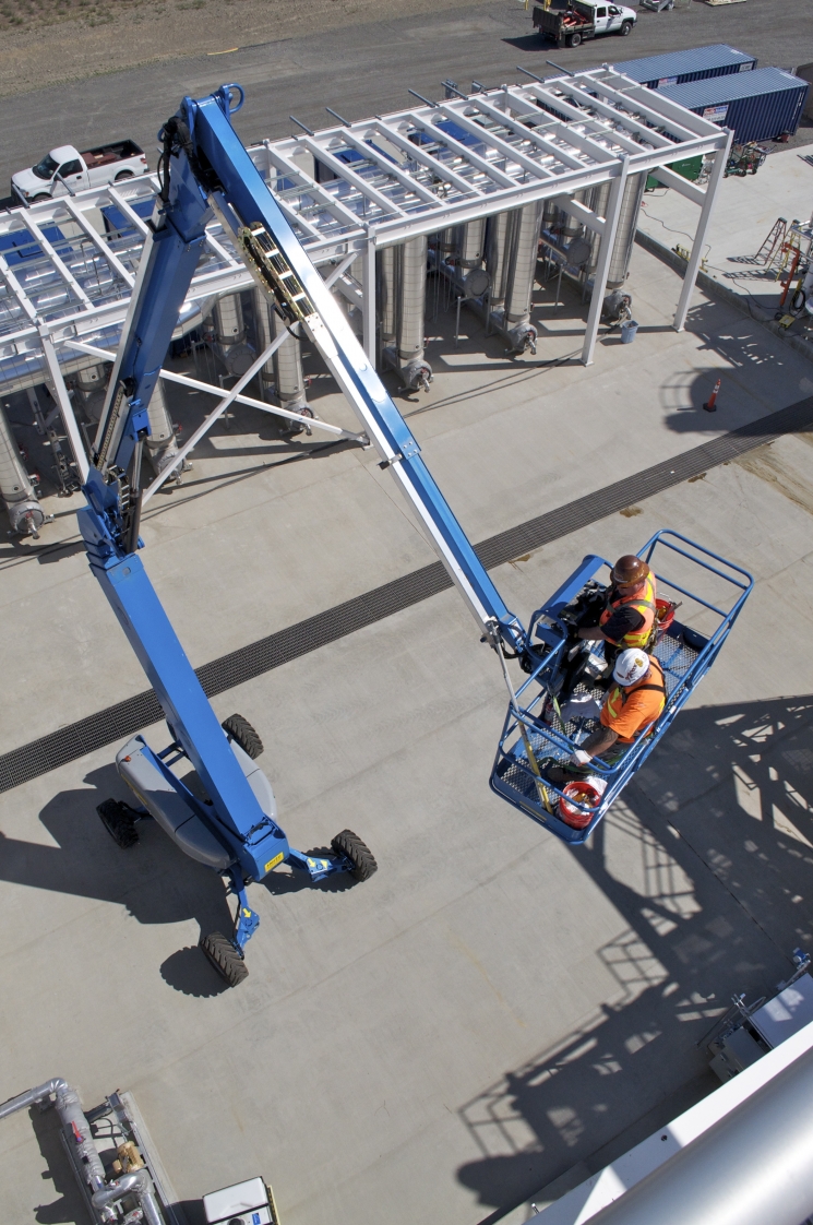 Workers use a lift to access part of the 200 West Groundwater Treatment Facility. Workers use a lift to access part of the 200 West Groundwater Treatment Facility.