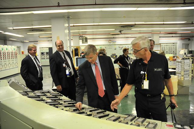 Deputy Secretary Daniel Poneman observes instrumentation in the X-333 Process Building Control Room during his visit to the Portsmouth Gaseous Diffusion Plant. | DOE photo Deputy Secretary Daniel Poneman observes instrumentation in the X-333 Process Building Control Room during his visit to the Portsmouth Gaseous Diffusion Plant. | DOE photo