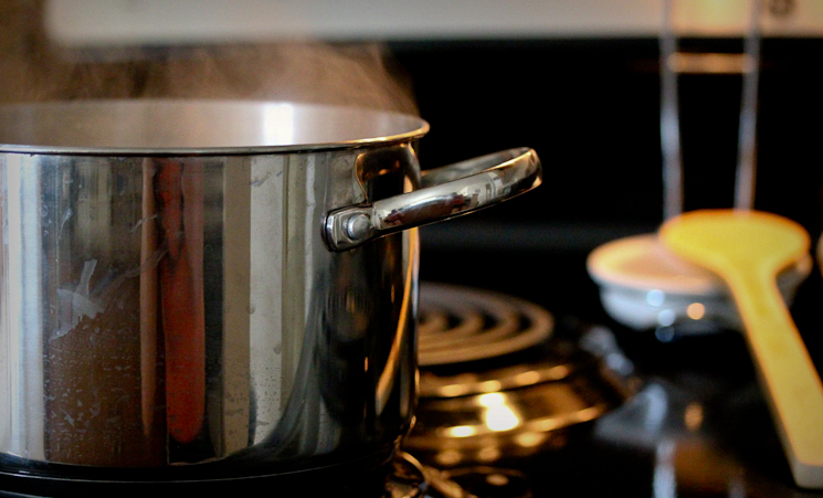 This holiday season, we wanted to share some easy ways to reduce unnecessary energy use while still enjoying all of your family’s favorite dishes. | Image courtesy of Flickr user Jennuine Captures. This holiday season, we wanted to share some easy ways to reduce unnecessary energy use while still enjoying all of your family’s favorite dishes. | Image courtesy of Flickr user Jennuine Captures.