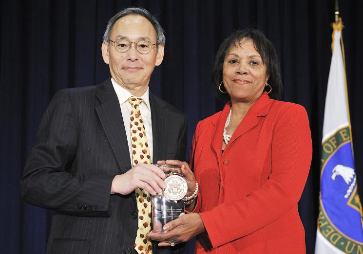  Annie Whatley, Acting Deputy Director for the Office of Minority Economic Impact with Secretary Steven Chu as she receives a Secretary of Energy Excellence Award | Photo courtesy of the Energy Department
 