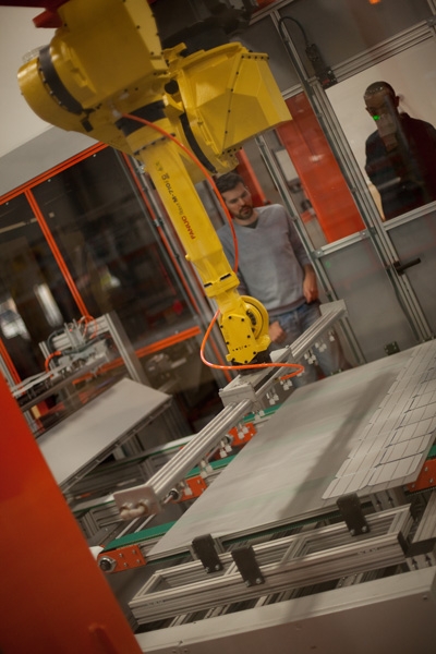 Inside the Helios Solar Works manufacturing facility. | Photo courtesy of Helios Solar Works. Inside the Helios Solar Works manufacturing facility. | Photo courtesy of Helios Solar Works.