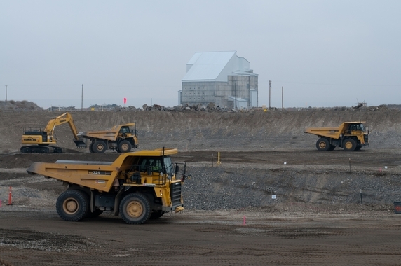 Workers remove soil contaminated with sodium dichromate to prevent the chemical from reaching the groundwater and eventually the Columbia River. Workers remove soil contaminated with sodium dichromate to prevent the chemical from reaching the groundwater and eventually the Columbia River.