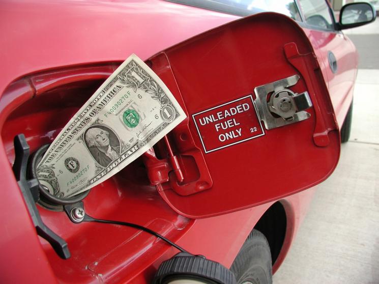 A look at tools that can help consumers save money and fuel, whether you’re in the market for a new vehicle or trying to make the most of your current one. | Photo courtesy of Auto Guide. A look at tools that can help consumers save money and fuel, whether you’re in the market for a new vehicle or trying to make the most of your current one. | Photo courtesy of Auto Guide.