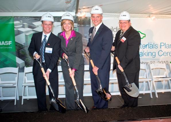Randy Turk, Elyria Site Manager; Rep. Betty Sutton (OH); Frank Bozich, President Catalysts, BASF and Patrick Davis, DOE Program Manager participate in groundbreaking ceremony for BASF battery materials plant in Elyria, Ohio | Photo Courtesy of Nat Clymer Photography, LLC | Randy Turk, Elyria Site Manager; Rep. Betty Sutton (OH); Frank Bozich, President Catalysts, BASF and Patrick Davis, DOE Program Manager participate in groundbreaking ceremony for BASF battery materials plant in Elyria, Ohio | Photo Courtesy of Nat Clymer Photography, LLC |