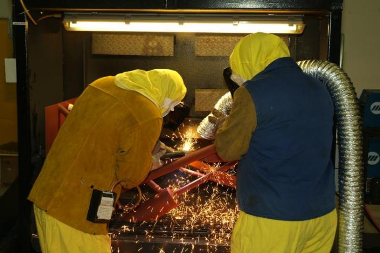 Mechanics train with plasma arc cutting equipment at the Paducah Site | Courtesy of Paducah Gaseous Diffusion Plant Mechanics train with plasma arc cutting equipment at the Paducah Site | Courtesy of Paducah Gaseous Diffusion Plant