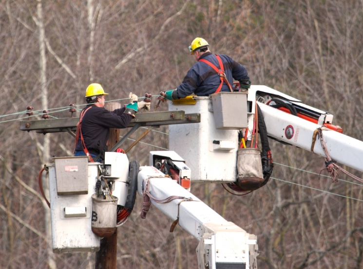 58,000 workers are currently repairing power lines across the Mid-Atlantic in the aftermath of Hurricane Sandy. | Photo courtesy of the Energy Department 58,000 workers are currently repairing power lines across the Mid-Atlantic in the aftermath of Hurricane Sandy. | Photo courtesy of the Energy Department