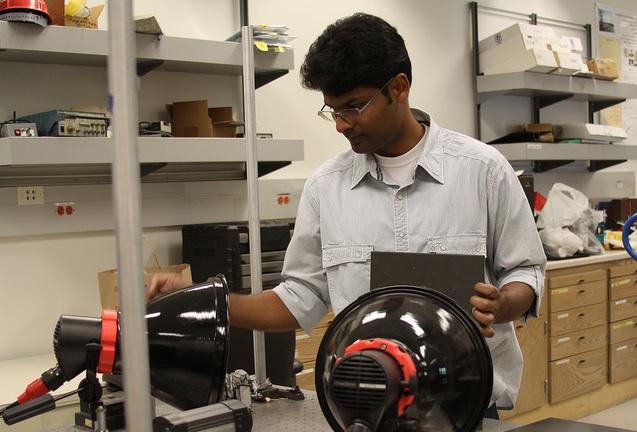 UCSD Ph.D. candidate (structural engineering) and von Liebig Fellow Arun Manohar demonstrates unique Enhanced Infrared Thermography algorithm to identify structural defects in composite wind turbine plates. | Image Courtesy of the San Diego Renewable Energy Fellowship. UCSD Ph.D. candidate (structural engineering) and von Liebig Fellow Arun Manohar demonstrates unique Enhanced Infrared Thermography algorithm to identify structural defects in composite wind turbine plates. | Image Courtesy of the San Diego Renewable Energy Fellowship.