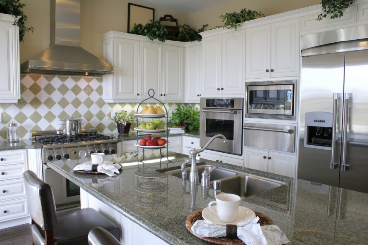Estimate the energy consumption and cost to operate an appliance when making a purchase. Investing in an energy-efficient product may save you money in the long run. | Photo courtesy of iStockphoto.com/wh1600. Estimate the energy consumption and cost to operate an appliance when making a purchase. Investing in an energy-efficient product may save you money in the long run. | Photo courtesy of iStockphoto.com/wh1600.