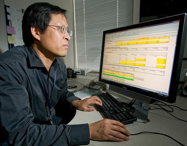 Senior Scientist Michael Wang uses his favorite tool at Argonne -- the GREET tool he helped develop. | Courtesy of Argonne Senior Scientist Michael Wang uses his favorite tool at Argonne -- the GREET tool he helped develop. | Courtesy of Argonne