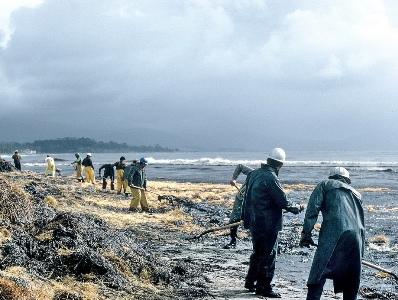 The massive offshore oil spill in Santa Barbara in 1969 galvanized the environmental movement, locally and perhaps nationally. | Photo courtesy Bob Duncan The massive offshore oil spill in Santa Barbara in 1969 galvanized the environmental movement, locally and perhaps nationally. | Photo courtesy Bob Duncan