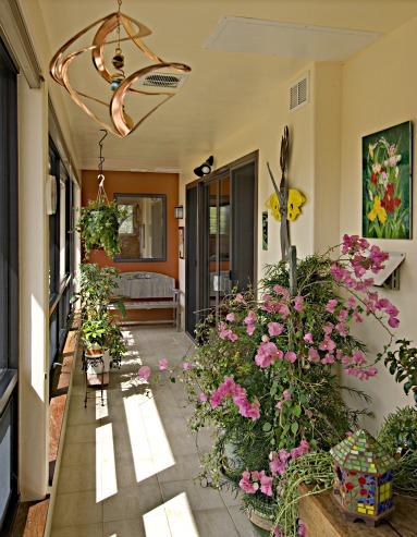 This attractive sunspace can be isolated from the rest of the house by closing doors in the wall between the house and the sunspace. | Photo courtesy of www.danieloconnorphoto.com.
This attractive sunspace can be isolated from the rest of the house by closing doors in the wall between the house and the sunspace. | Photo courtesy of www.danieloconnorphoto.com.