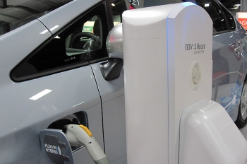 A variety of hybrid and all-electric vehicles are available for consumers. | Photo courtesy of Andrew Hudgins, NREL 17078. A variety of hybrid and all-electric vehicles are available for consumers. | Photo courtesy of Andrew Hudgins, NREL 17078.