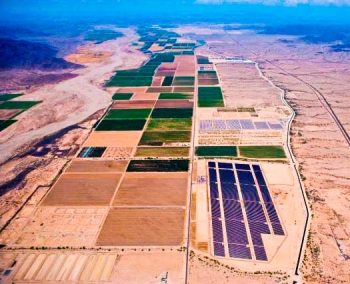 Serving approximately 9,000 homes with clean renewable energy, the Paloma and Cotton Center solar plants highlight the rapidly rising solar corridor in Gila Bend, Arizona. | Photo courtesy of the town of Gila Bend, Arizona. Serving approximately 9,000 homes with clean renewable energy, the Paloma and Cotton Center solar plants highlight the rapidly rising solar corridor in Gila Bend, Arizona. | Photo courtesy of the town of Gila Bend, Arizona.