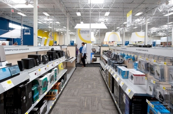 When shopping for appliances or electronics for the holidays, look for the ENERGY STAR® and EnergyGuide labels. | Photo by Dennis Schroeder, NREL 22090. When shopping for appliances or electronics for the holidays, look for the ENERGY STAR® and EnergyGuide labels. | Photo by Dennis Schroeder, NREL 22090.