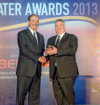 The award recognized CH2M HILL for its excellence in the international water industry. CH2M HILLâs Water Business Group's International Client Sector Director Peter Nicol accepted the award from Global Water Awards Speaker and former Mexican President Vicente Fox. The award recognized CH2M HILL for its excellence in the international water industry. CH2M HILLâs Water Business Group's International Client Sector Director Peter Nicol accepted the award from Global Water Awards Speaker and former Mexican President Vicente Fox.