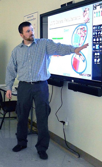 HAMMER instructor Michael Stordahl demonstrates the features available using a mondopad in a classroom. HAMMER instructor Michael Stordahl demonstrates the features available using a mondopad in a classroom.
