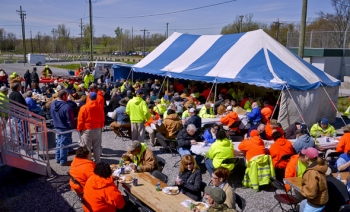 Employees celebrate surpassing 2.5 million hours without lost workday cases over the past 3½ years. Employees celebrate surpassing 2.5 million hours without lost workday cases over the past 3½ years.