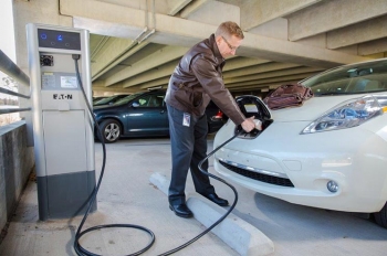 An increasing number of employers are offering workplace charging. | Photo courtesy of Biogen Idec, Inc., a partner of the Workplace Charging Challenge. An increasing number of employers are offering workplace charging. | Photo courtesy of Biogen Idec, Inc., a partner of the Workplace Charging Challenge.
