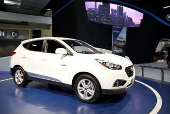 The Hyundai Tucson FCEV is currently available for lease in Southern California for less than $500 per month, including free hydrogen fuel. Hydrogen for FCEVs can be produced from a variety of resources all providing emission reductions. Hydrogen derived from natural gas reduces emissions by half and hydrogen produced from renewables cuts total emissions by more than 90% compared to todayâs gasoline vehicle. Comparable to todayâs gas prices, hydrogen can be produced from low-cost natural gas for approximately $4 per gallon gasoline equivalent when produced at high volumes. | Photo by Sarah Gerrity, Energy Department
The Hyundai Tucson FCEV is currently available for lease in Southern California for less than $500 per month, including free hydrogen fuel. Hydrogen for FCEVs can be produced from a variety of resources all providing emission reductions. Hydrogen derived from natural gas reduces emissions by half and hydrogen produced from renewables cuts total emissions by more than 90% compared to todayâs gasoline vehicle. Comparable to todayâs gas prices, hydrogen can be produced from low-cost natural gas for approximately $4 per gallon gasoline equivalent when produced at high volumes. | Photo by Sarah Gerrity, Energy Department
