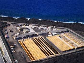 Cellana, Inc.âs Kona Demonstration Facility is working to increase yields of algal biofuel feedstock.| Photo courtesy of Cellana, Inc. Cellana, Inc.âs Kona Demonstration Facility is working to increase yields of algal biofuel feedstock.| Photo courtesy of Cellana, Inc.