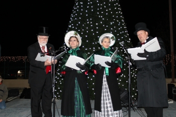 Carolers sing in front of Forest Acres, South Carolina's new LED holiday light display. | Photo courtesy of Richland County, S.C. Carolers sing in front of Forest Acres, South Carolina's new LED holiday light display. | Photo courtesy of Richland County, S.C.