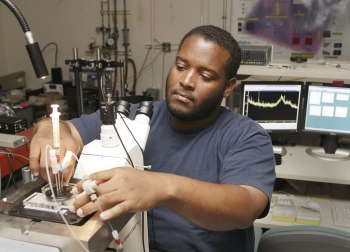 Fisk University graduate student, George Turner conducting research at the Lawrence Livermore National Laboratory. | Photo courtesy of Lawrence Livermore National Laboratory. Fisk University graduate student, George Turner conducting research at the Lawrence Livermore National Laboratory. | Photo courtesy of Lawrence Livermore National Laboratory.