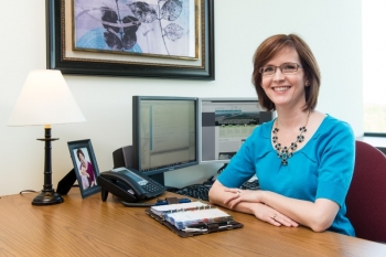 Argonne Internet project manager Pam Richmond designs websites and e-learning to support programs in environmental remediation. Argonne Internet project manager Pam Richmond designs websites and e-learning to support programs in environmental remediation.