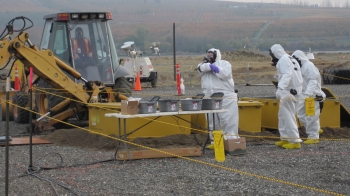 TerranearPMC at work on anomaly sampling in the 300 Area of Hanford.
TerranearPMC at work on anomaly sampling in the 300 Area of Hanford.