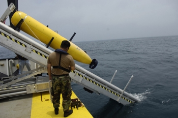 An unmanned undersea vehicle (UUV) being deployed during a U.S. Office of Naval Research demonstration near Panama City. Solid oxide fuel cell technology being developed by the Office of Fossil Energy for coal-fueled central power generation is being adapted to power UUVs. U.S. Navy photo by Mr. John F. Williams/Released. An unmanned undersea vehicle (UUV) being deployed during a U.S. Office of Naval Research demonstration near Panama City. Solid oxide fuel cell technology being developed by the Office of Fossil Energy for coal-fueled central power generation is being adapted to power UUVs. U.S. Navy photo by Mr. John F. Williams/Released.