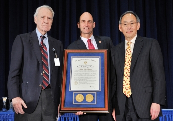 Tom DâAgostino, Under Secretary for Nuclear Security and Administrator with Secretary James R. Schlesinger and Secretary Steven Chu as he receives the James R. Schlesinger Award for his distinguished career of over 35 years, where he has exemplified principled leadership, creative vision and dedication to public service.| Photo courtesy of the Energy Department
Tom DâAgostino, Under Secretary for Nuclear Security and Administrator with Secretary James R. Schlesinger and Secretary Steven Chu as he receives the James R. Schlesinger Award for his distinguished career of over 35 years, where he has exemplified principled leadership, creative vision and dedication to public service.| Photo courtesy of the Energy Department