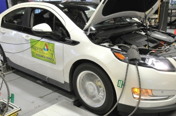 A vehicle undergoes dynamometer testing at Argonne National Laboratory's Advanced Powertrain Research Facility in Illinois. The project is one of many that is being evaluated at the Vehicle Technologies Office and Hydrogen and Fuel Cells Program Annual Merit Review and Peer Evaluation Meeting this week. | Photo by Argonne National Laboratory A vehicle undergoes dynamometer testing at Argonne National Laboratory's Advanced Powertrain Research Facility in Illinois. The project is one of many that is being evaluated at the Vehicle Technologies Office and Hydrogen and Fuel Cells Program Annual Merit Review and Peer Evaluation Meeting this week. | Photo by Argonne National Laboratory