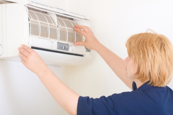 Replacing or cleaning air conditioner filters is a critical maintenance task. | Photo courtesy of ©iStockphoto/firemanYU.
Replacing or cleaning air conditioner filters is a critical maintenance task. | Photo courtesy of ©iStockphoto/firemanYU.