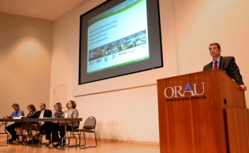Oak Ridgeâs EM leadership informed members of the public about projects and goals and answered questions during a public workshop this week. Oak Ridgeâs EM leadership informed members of the public about projects and goals and answered questions during a public workshop this week.