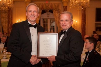 EM Senior Advisor Dave Huizenga, left, receives the Presidential Rank of Distinguished Executive award from Eric Coulter, treasurer of the board of directors for the Senior Executives Association, which sponsors the awards program. EM Senior Advisor Dave Huizenga, left, receives the Presidential Rank of Distinguished Executive award from Eric Coulter, treasurer of the board of directors for the Senior Executives Association, which sponsors the awards program.