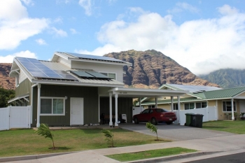 All Kaupuni Village homes incorporate energy efficiency and renewable energy technologies to achieve net-zero energy consumption. | Photo by Ken Kelly, NREL 20154 All Kaupuni Village homes incorporate energy efficiency and renewable energy technologies to achieve net-zero energy consumption. | Photo by Ken Kelly, NREL 20154