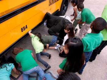Students look underneath one of Fort Worth Independent School District's new hybrid diesel buses. | Photo courtesy of FWISD Students look underneath one of Fort Worth Independent School District's new hybrid diesel buses. | Photo courtesy of FWISD