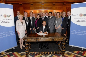 Mayor Antonio Villaraigosa and the Founding Partners of Los Angeles Better Buildings Challenge sign commitments to reduce energy use in their buildings. | Photo courtesy of the City of Los Angeles. Mayor Antonio Villaraigosa and the Founding Partners of Los Angeles Better Buildings Challenge sign commitments to reduce energy use in their buildings. | Photo courtesy of the City of Los Angeles.