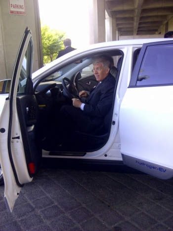 Deputy Secretary Daniel Poneman test drove the Hyundai Tucson Fuel Cell vehicle when the car made an appearance at the Department of Energy headquarters in Washington, D.C. Deputy Secretary Daniel Poneman test drove the Hyundai Tucson Fuel Cell vehicle when the car made an appearance at the Department of Energy headquarters in Washington, D.C.