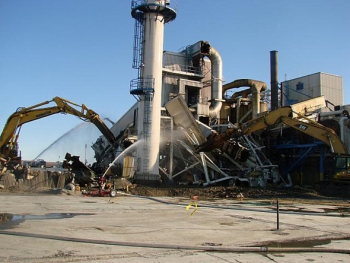 Workers demolish the 384 Building, known as the Power House and Heating Plant, in the north portion of the 300 Area. Workers demolish the 384 Building, known as the Power House and Heating Plant, in the north portion of the 300 Area.