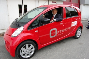David Sandalow at the Paris Auto Show | DOE photo David Sandalow at the Paris Auto Show | DOE photo